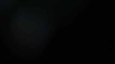 Optik mercek patlaması, ışık sızıntısı, ışık sızıntısı, doğal lamba ışığı efekti, Light Horizon, ışık titreşimleri ve parıltı, karanlık arka planda güzel bir ışık sızıntısı, gerçek mercek parlaması gürültü ve tahıl ile.