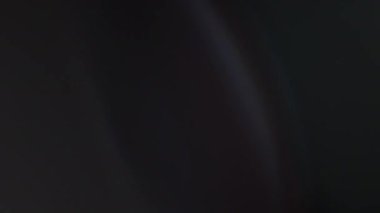 Optik mercek patlaması, ışık sızıntısı, ışık sızıntısı, doğal lamba ışığı efekti, Light Horizon, ışık titreşimleri ve parıltı, karanlık arka planda güzel bir ışık sızıntısı, gerçek mercek parlaması gürültü ve tahıl ile.