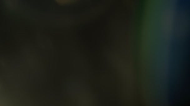 Éclat de lentille optique, fuite de lumière, lumières flash, lumière naturelle effet de rayons de lampe, horizon lumineux, impulsions de lumière et lueur, belle fuite de lumière sur fond sombre avec éclat de lentille réel avec bruit et grain