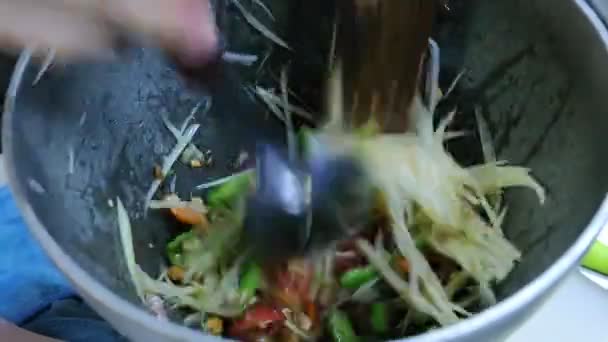 Close Cocinar Comida Callejera Tailandesa Deliciosa Deliciosa Ensalada Papaya Verde — Vídeo de stock