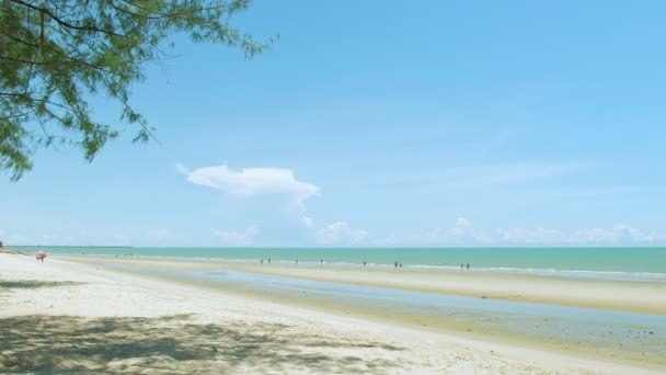 Пляж Белым Песком Фоне Голубого Неба Таиланде — стоковое видео