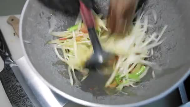 Close Cocinar Comida Callejera Tailandesa Deliciosa Deliciosa Ensalada Papaya Verde — Vídeo de stock