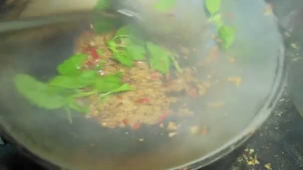 Sluiten Koken Thaise Traditionele Populaire Eten Roer Gebakken Gehakt Varkensvlees — Stockvideo