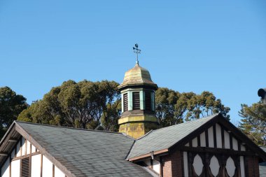 Harajuku Tren İstasyonu Tokyo 'nun Harajuku bölgesinde bulunan eski tarz bir bina.