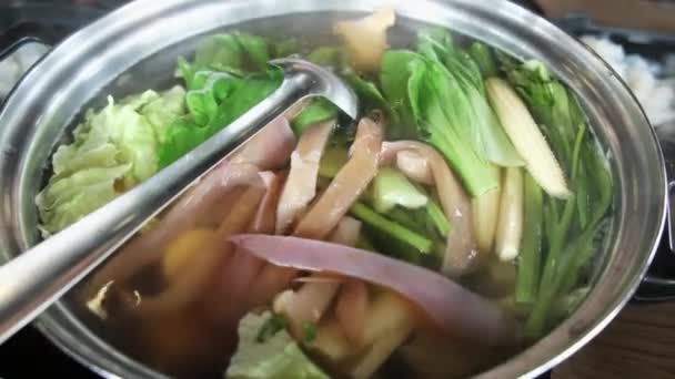Ασιατικό Shabu Shabu Sukiyaki Φρέσκο Φαγητό Μαγειρεμένο Ζεστή Σούπα Βρασμού — Αρχείο Βίντεο