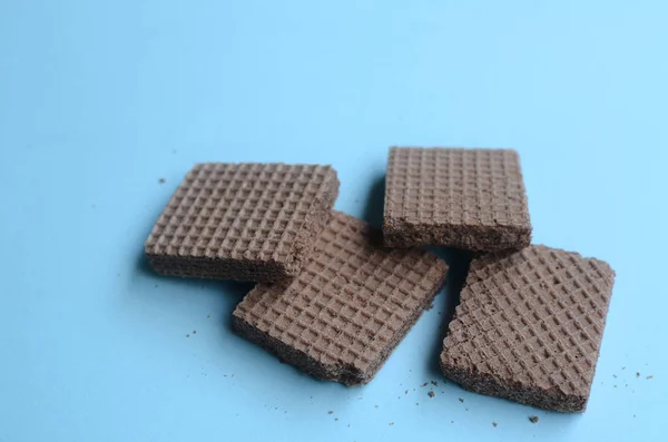 Mavi arkaplan ile cocholate gofretleri