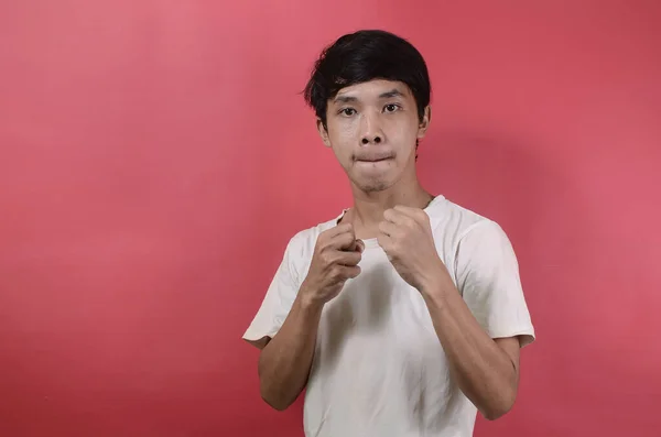 Uttrycksfull Man Vill Träffa Asiatiska Män Bär Vita Tröjor Isolerad — Stockfoto