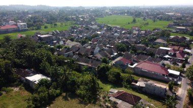 Pirinç tarlalarının ve köylerin hava manzarası