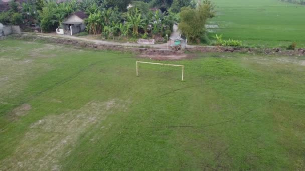 Kırsaldaki Bir Futbol Sahasının Havadan Görünüşü — Stok video