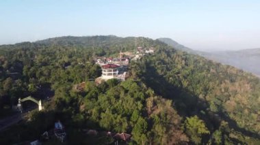 Tepedeki binanın havadan görüntüsü. Gunungkidul Yogyakarta