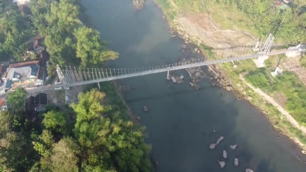 Vue Aérienne Pont Suspendu Qui Traverse Rivière Opak Yogyakarta Indonésie — Video