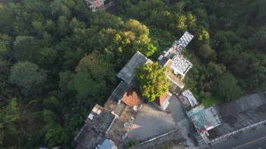 Yamaçtaki bir restoranın hava manzarası. Yogyakarta Endonezya