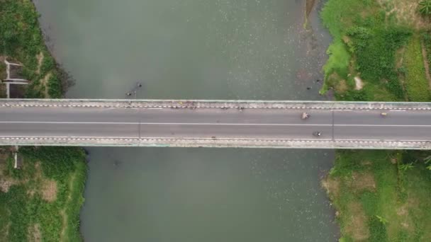 Pemandangan Udara Dari Jembatan Soka Baru Yang Melintasi Sungai Opak — Stok Video