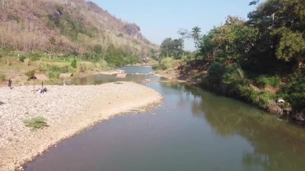 Imagens Drones Olham Para Baixo Para Riacho Tropical Sungai Oyo — Vídeo de Stock