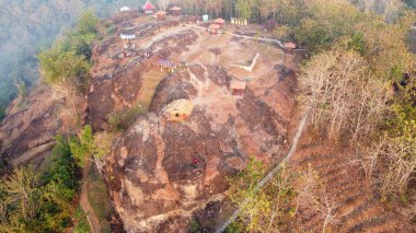 Ireng Gunungkidul Yogyakarta Dağı 'ndaki tepenin havadan görünüşü.