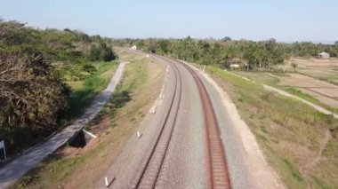 Yogyakarta Endonezya 'daki tren raylarının hava görüntüsü