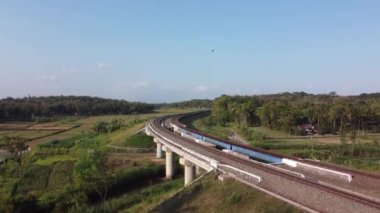 Yogyakarta Endonezya 'daki tren raylarının hava görüntüsü