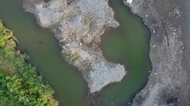 Geri çekilen nehir kıyılarının hava görüntüleri