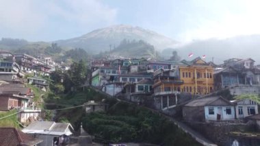 Dağlardaki köy manzarası çok güzel.