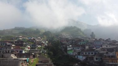 Dağlardaki köy manzarası çok güzel.