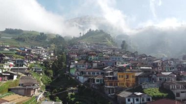 Dağlardaki köy manzarası çok güzel.