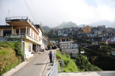 Merkez Java, Endonezya - 24 Ağustos 2020: Sumbing Dağı yamaçlarındaki turist köyü