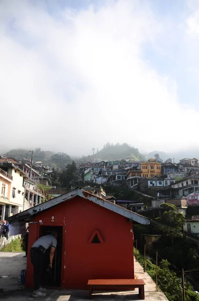 Merkez Java, Endonezya - 24 Ağustos 2020: Sumbing Dağı yamaçlarındaki turist köyü
