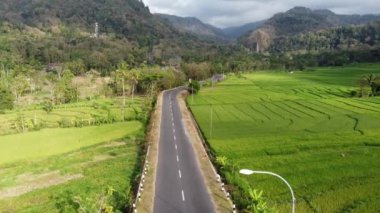 Menoreh tepeleriyle Nanggulan Kulon Progo bölgesinde hava görüntüleri.