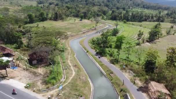 Luchtbeelden Van Irrigatiekanalen Voor Rijstvelden Nanggulan Kulon Progo — Stockvideo