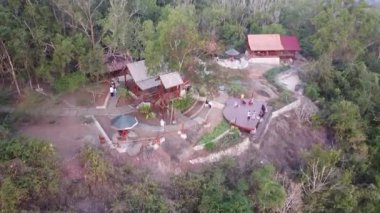 Mangunan Bantul 'daki bir tepedeki kafenin hava görüntüleri.