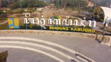 Yogyakarta, Endonezya - 14 Eylül 2020: Kamijoro Barajı