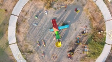 Çocuk parkının en üstteki görüntüsü