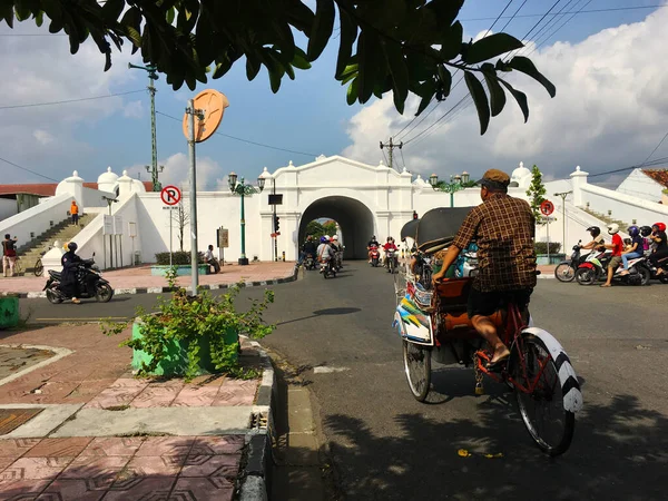 Yogyakarta Indonésie Juillet 2020 Circulation Automobile Plengkung Gading Yogyakarta — Photo