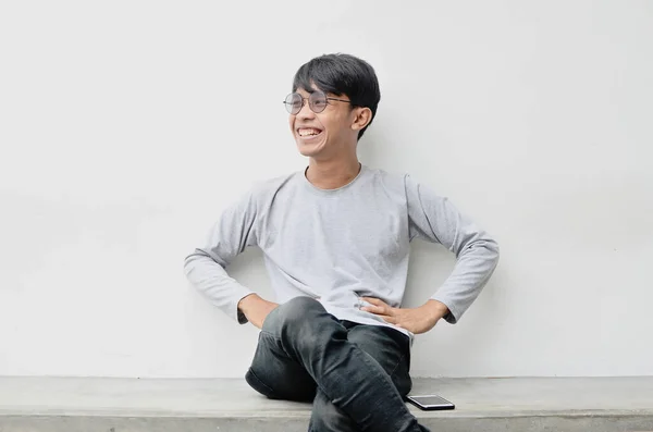 Portrét Šťastného Asijského Muže — Stock fotografie