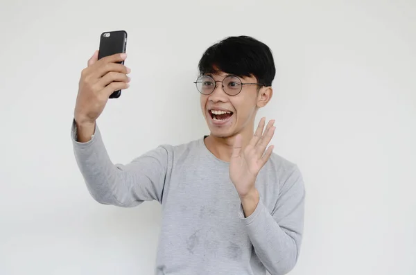 Jeune Asiatique Séduisant Avec Smartphone Est Sur Appel Vidéo Photos De Stock Libres De Droits