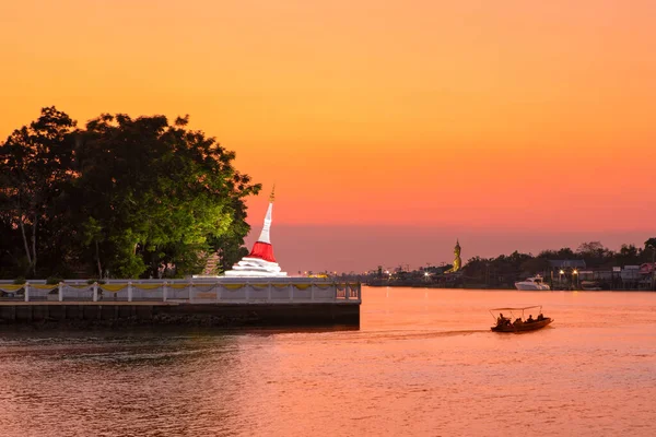 Günbatımı, meyilli pagoda, Wat Poramaiyikawas Worawihan Tapınağı, Ko Kred, Nonthaburi
