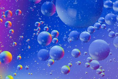 Makro tekniği kullanarak su kabarcığı arkaplanının görüntüsünü kapat.