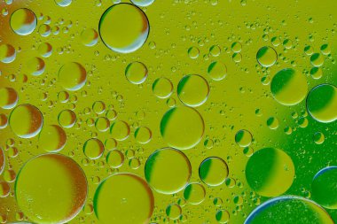 Makro tekniği kullanarak su kabarcığı arkaplanının görüntüsünü kapat.