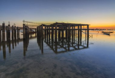 Batam Adası, Teluk Terih plajında güzel bir gün batımı.