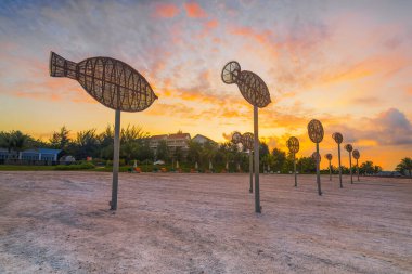 Batam, Endonezya - 09 Aralık 2018 Haris Resort Barelang 'daki güzel Gündoğumunun tadını çıkar 