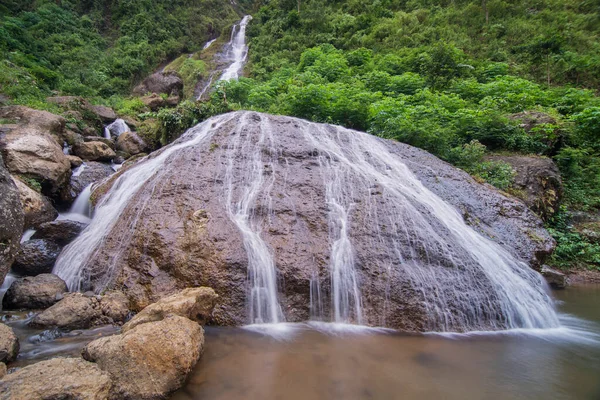 Curug Putri Brono Καταρράκτης Είναι Ένας Όμορφος Τουριστικός Προορισμός Για — Φωτογραφία Αρχείου