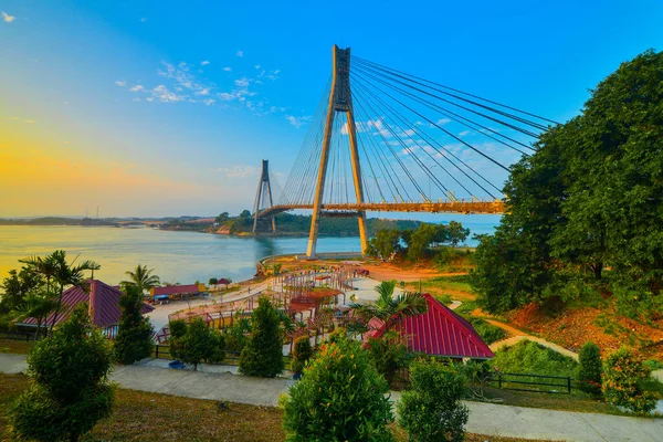 Barelang Köprüsü 'nde güzel bir gün doğumu Batam Adası, dönüm noktası, mimari