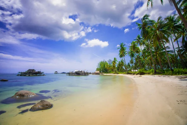 Beautiful Scenery Beach Surrounded Palm Trees Large Rocks Fishing Village — Stock Photo, Image