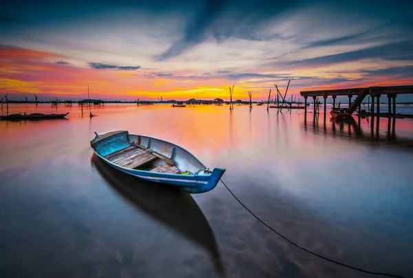 Krásný Západ Slunce Tradiční Loď Rybářské Vesnici Batam Island — Stock fotografie