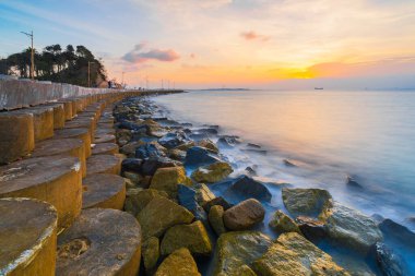Putri Adası Batam Adası 'nda muhteşem bir gün batımı. Aile ve arkadaşlarla tatile çıkmak için doğru yer.