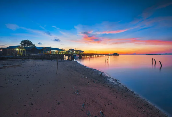 Fantastisk Soluppgång Vid Sembulang Batam Fiskeby Piren Hamnen Fiskebåtar — Stockfoto