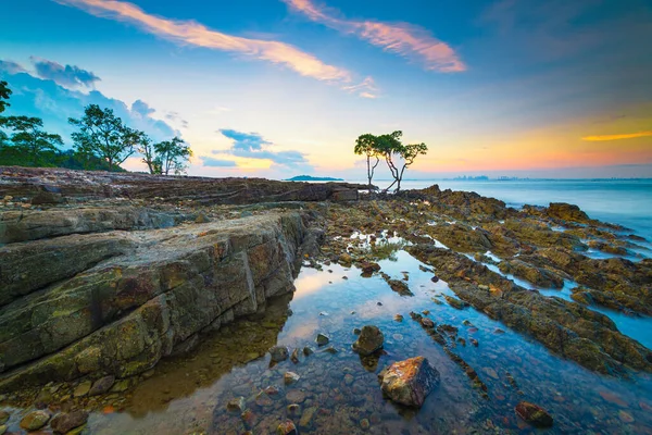 Krásný Západ Slunce Pláži Tanjung Pinggir Barelang Batam Mangrovníky Korálové — Stock fotografie