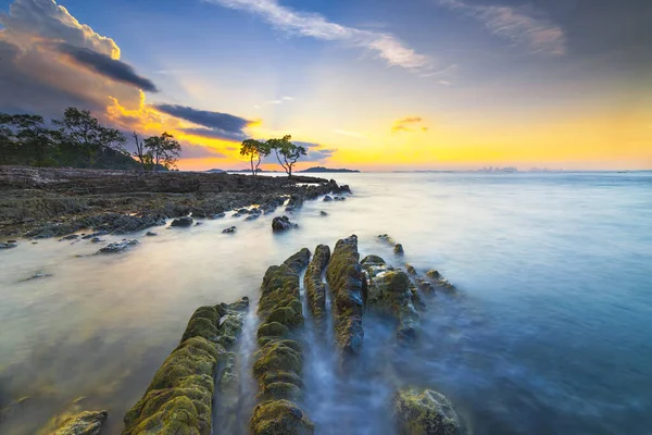 Krásný Západ Slunce Pláži Tanjung Pinggir Barelang Batam Mangrovníky Korálové — Stock fotografie