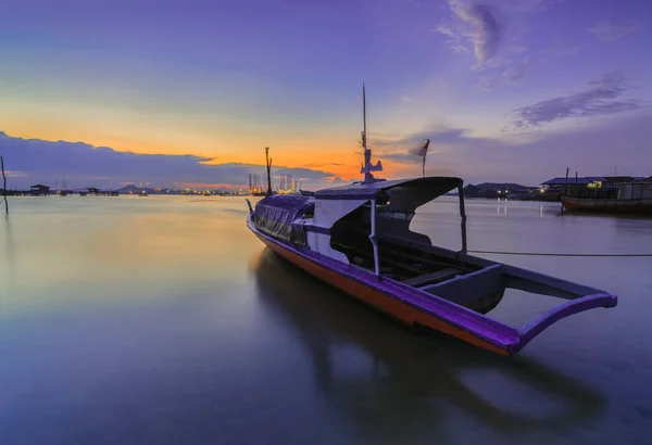 Belleza Puesta Del Sol Barco Tradicional Pueblo Pescadores Batam Island —  Fotos de Stock