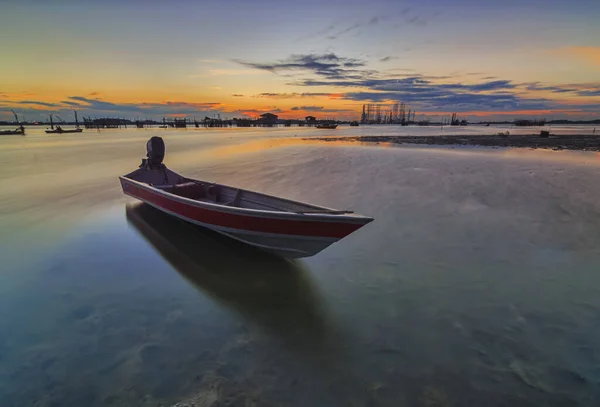 Krásný Západ Slunce Tradiční Loď Rybářské Vesnici Batam Island — Stock fotografie